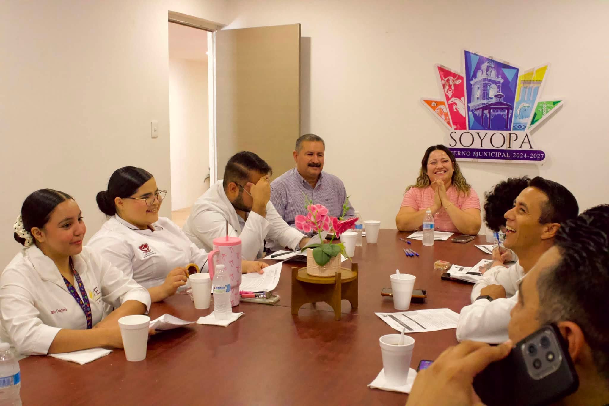 FIRMA DE CONVENIO Y PRESENTACIÓN DE LOS PASANTES DE MEDICINA DE LA REGIÓN OPERATIVA 05 URES